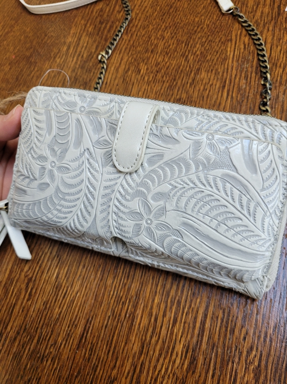 Antik Kraft White Tooled Wallet With Chain Crossbody